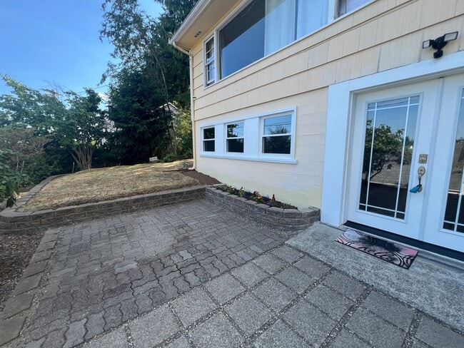 Primary Photo - Furnished 1 Bed/ 1 Bath Near PSNS, Utiliti...