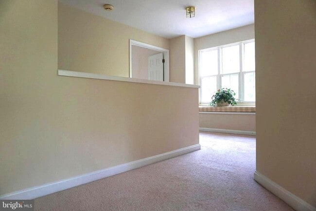 Building Photo - 9386 Van Arsdale Dr