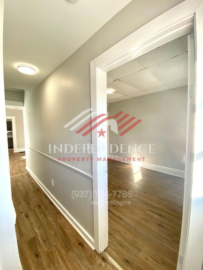 Building Photo - 906 Vine St