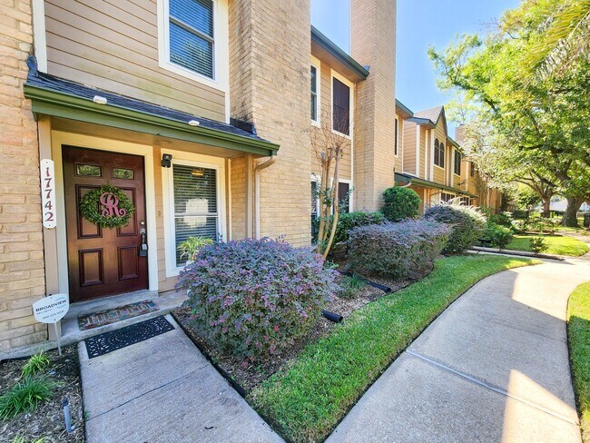 Building Photo - 17742 Kings Park Ln