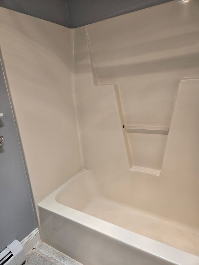 Building Photo - 5 Hillside Ave