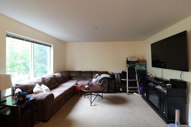 Building Photo - 2 Bed 2 Bath - Condo - W/S/G Included - Pet Friendly - NAS Whidbey