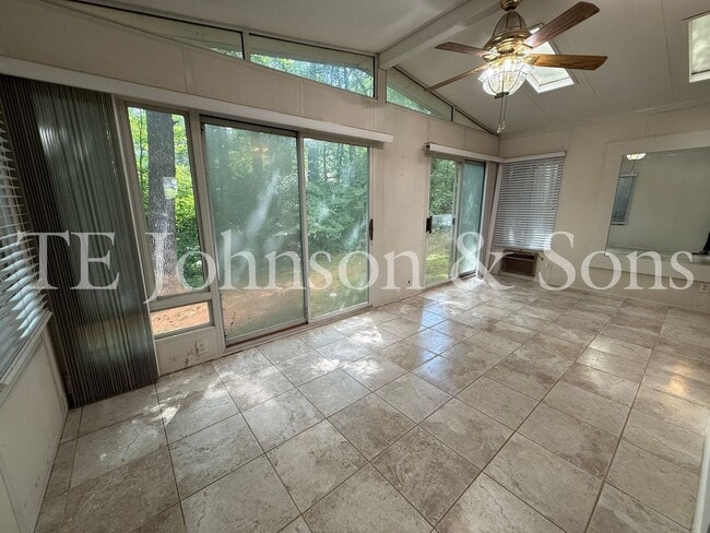 Building Photo - Cozy & Stylish 2BR Home with Fireplace, Su...