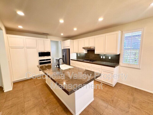 Building Photo - 138 Shoreline Dr