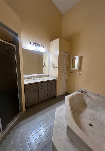 Building Photo - 520 NW 206th Ave