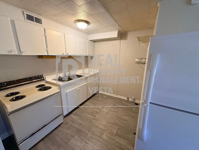 Building Photo - 614 Cedarwood Dr
