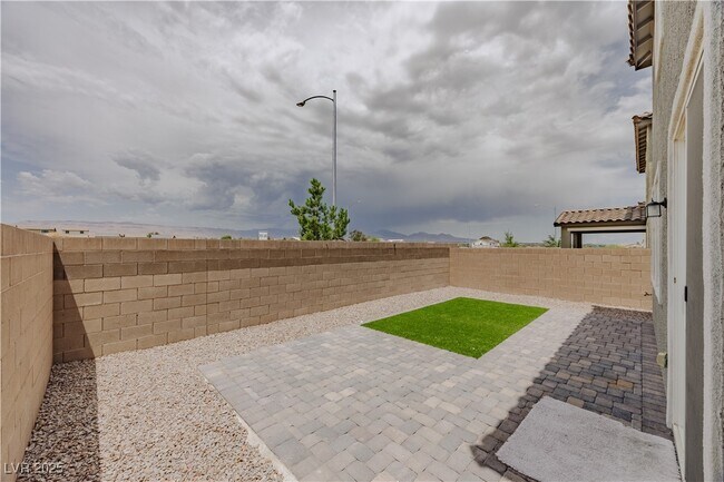 Building Photo - 5927 Coja St
