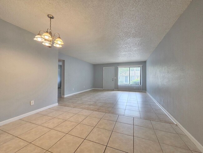 Building Photo - 605 Northlake Blvd