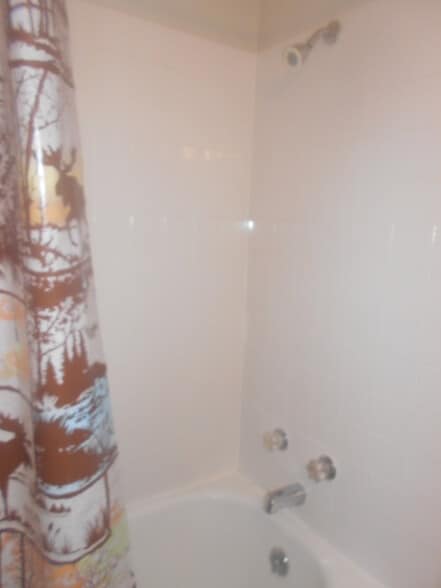 Building Photo - 226 E 5th Ave