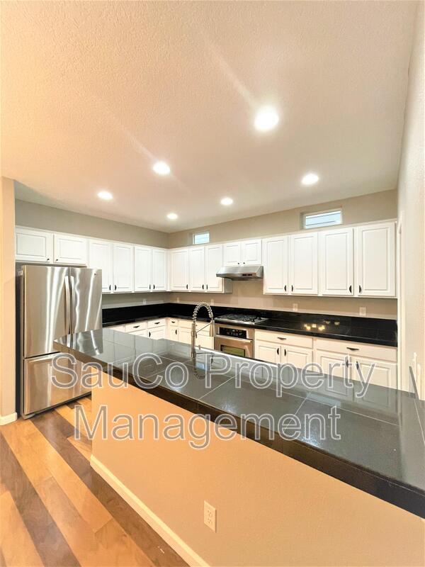 Building Photo - 5246 SE Redberry Pl