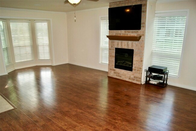 Building Photo - 5801 Lumberdale Rd