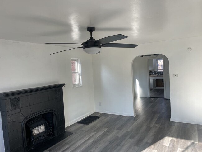 Building Photo - Charming 3-bedroom house