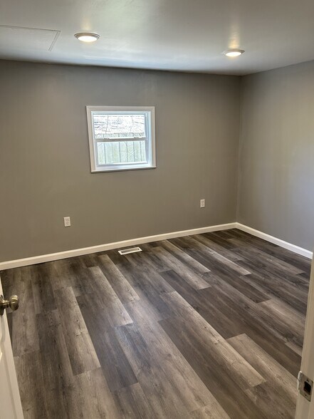 Building Photo - 113 Larry St