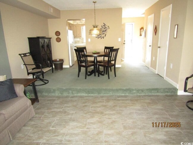 Building Photo - 928 Villa Dr