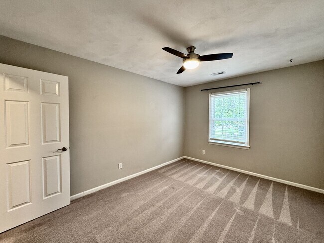 Building Photo - 4-Bedroom Home In Great Neck Meadows! Ready NOW!!! Fenced Backyard! HUGE Corner Lot! Dog Friendly!