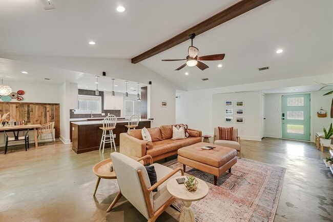 Building Photo - 9012 Texas Oaks Dr