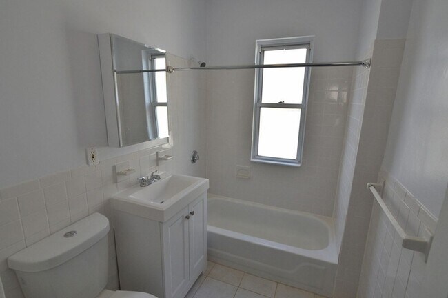Building Photo - 28 Taft St