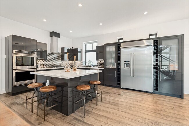 Building Photo - Fully Furnished Luxury Home In The Avenues