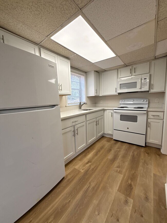 Building Photo - 1329 Watts Rd