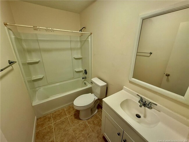 Building Photo - 421 Kirkcaldy Ct