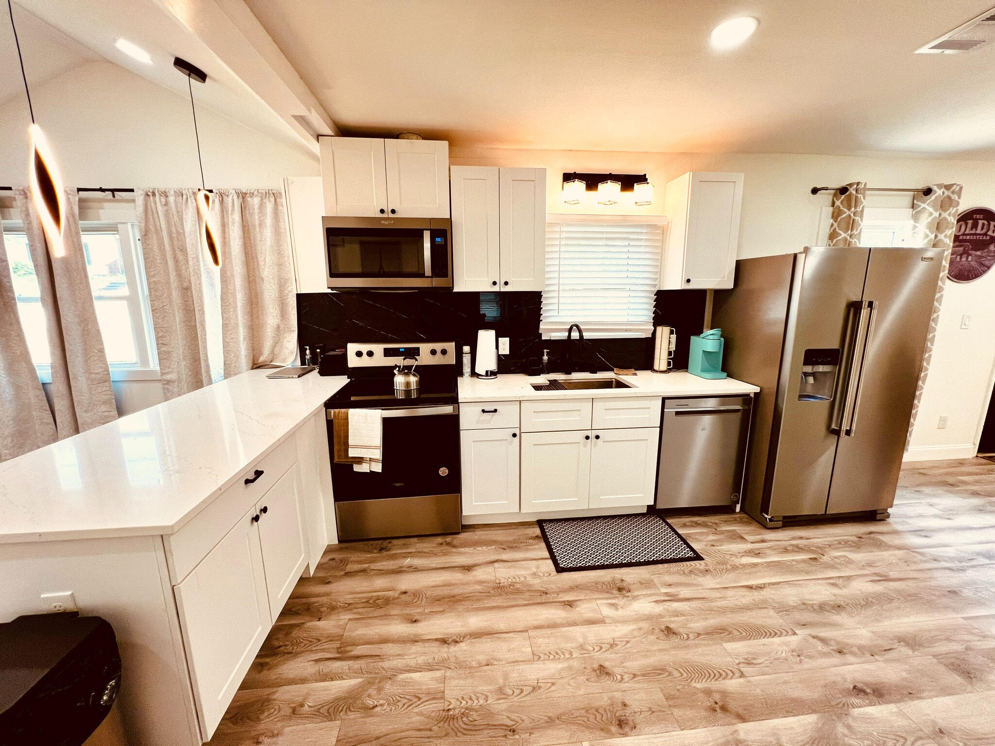 Building Photo - Room in House on W Brooklyn Ave