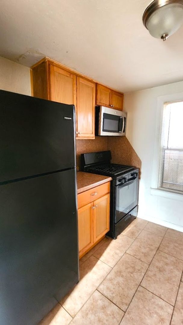 Building Photo - 2 Bed 1 Bath in the University Add Near Paseo and 23rd St Restaurants