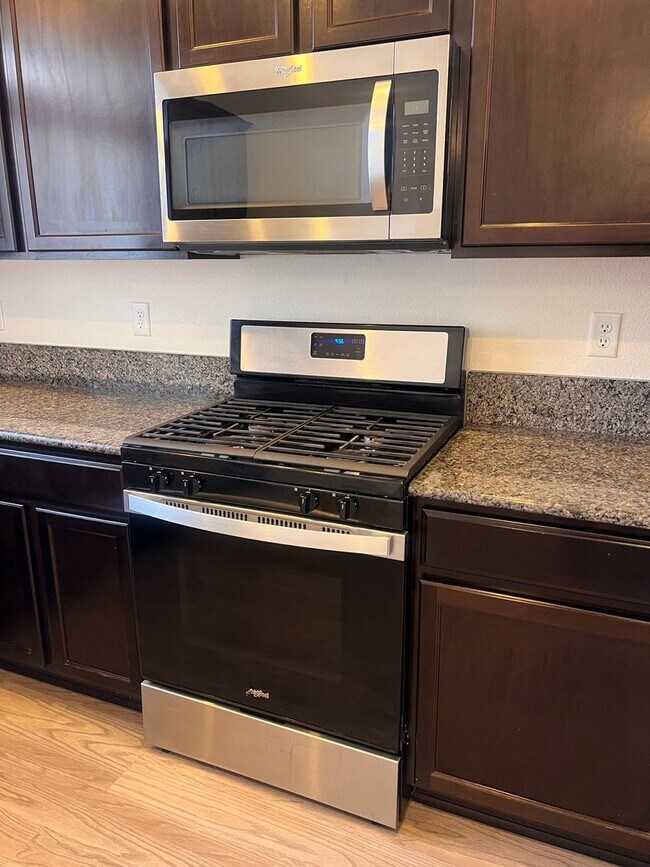 Building Photo - Silverland Estates 3 Bedroom 2 Bathroom Ho...