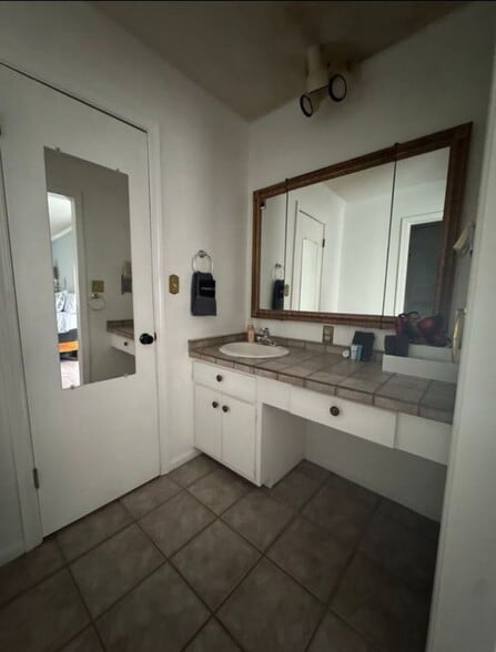 Building Photo - 3200 Brownsboro Vista Dr