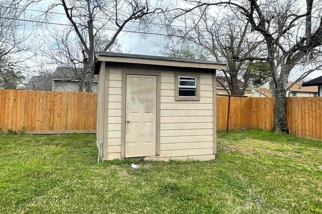 Building Photo - 3831 Cosby St