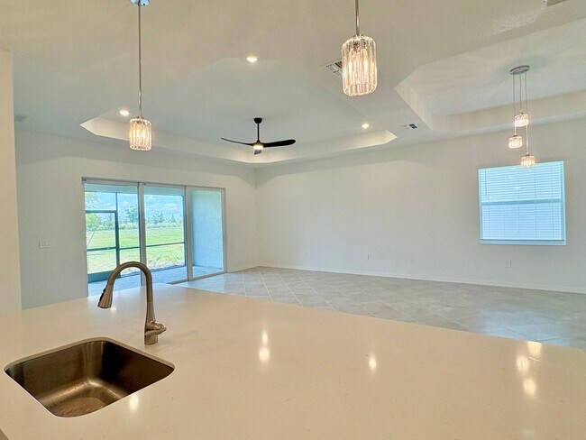 Building Photo - Brand New Luxury Rental in Wellen Park – Never Lived In!