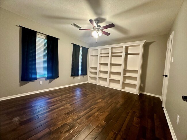 Building Photo - 3 W Greenhill Terrace Pl