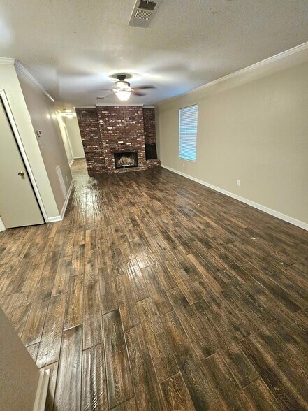 Building Photo - 516 Colynwood Dr