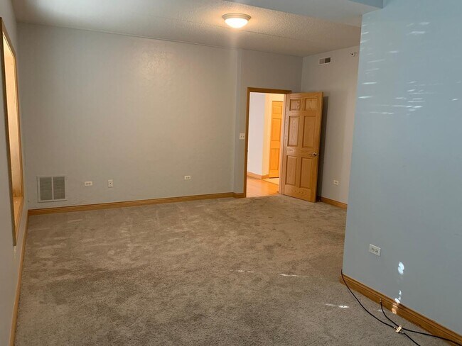 Building Photo - 101 Pointe Dr