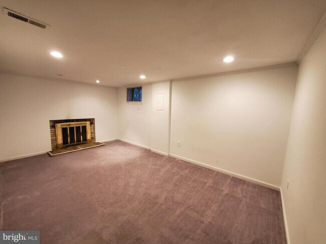 Building Photo - 2077 Pilgrim Dr