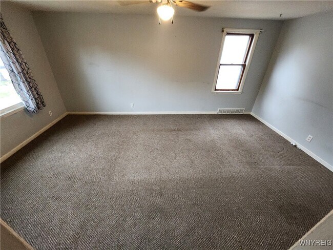 Building Photo - 27 Folger St