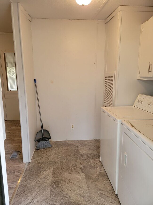 Building Photo - Adorable 3/2 in Homosassa!!