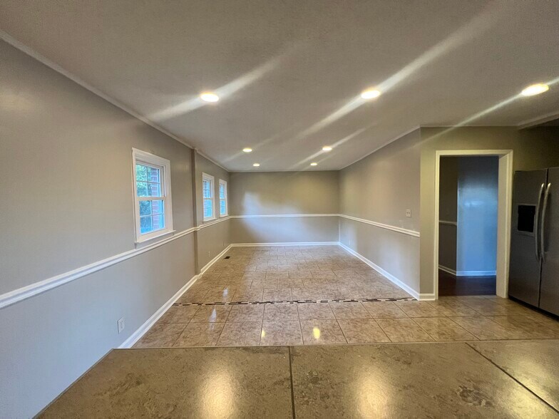 Building Photo - 333 Chapman Rd