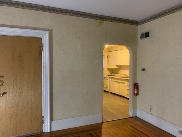 Building Photo - 950 Park Ave