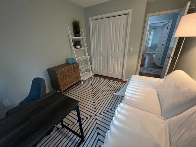 Building Photo - Charming 3-Bedroom Home with Modern Comfor...