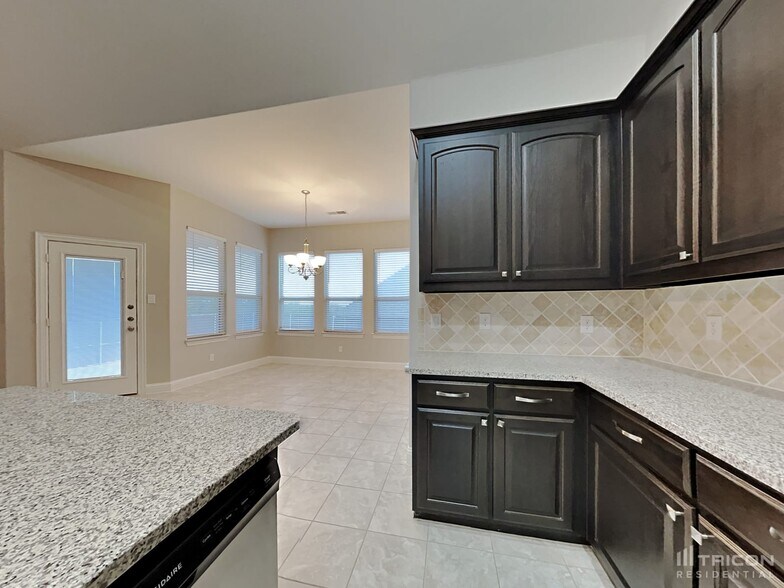 Building Photo - 11344 Live Oak Creek Dr