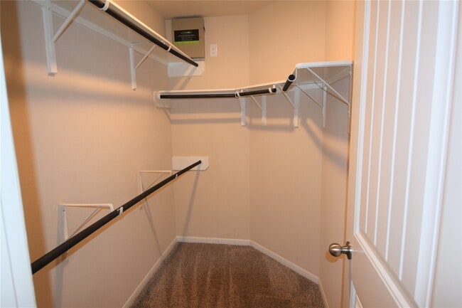 Building Photo - 3042 Village Creek Dr