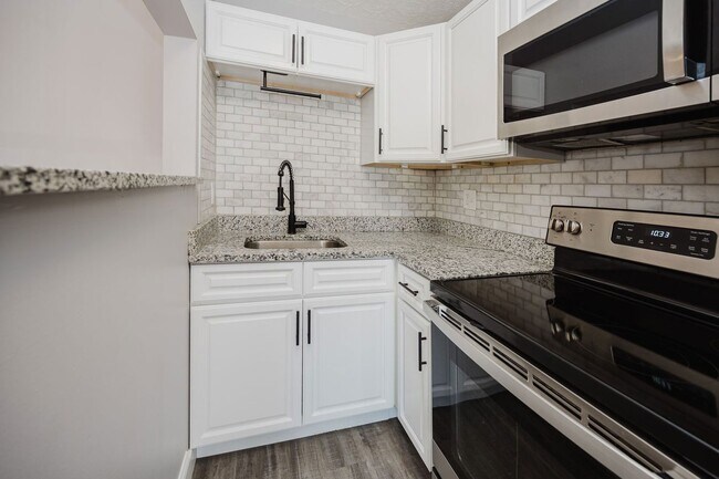 Interior Photo - 6300 Montgomery