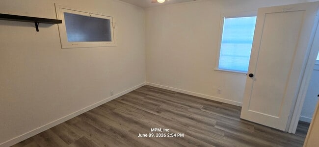 Building Photo - Large 1 bed 1 bath home on its own lot