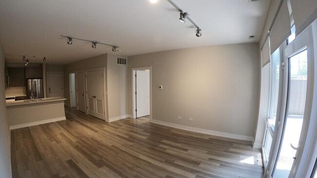 Building Photo - 1554 N Talman Ave