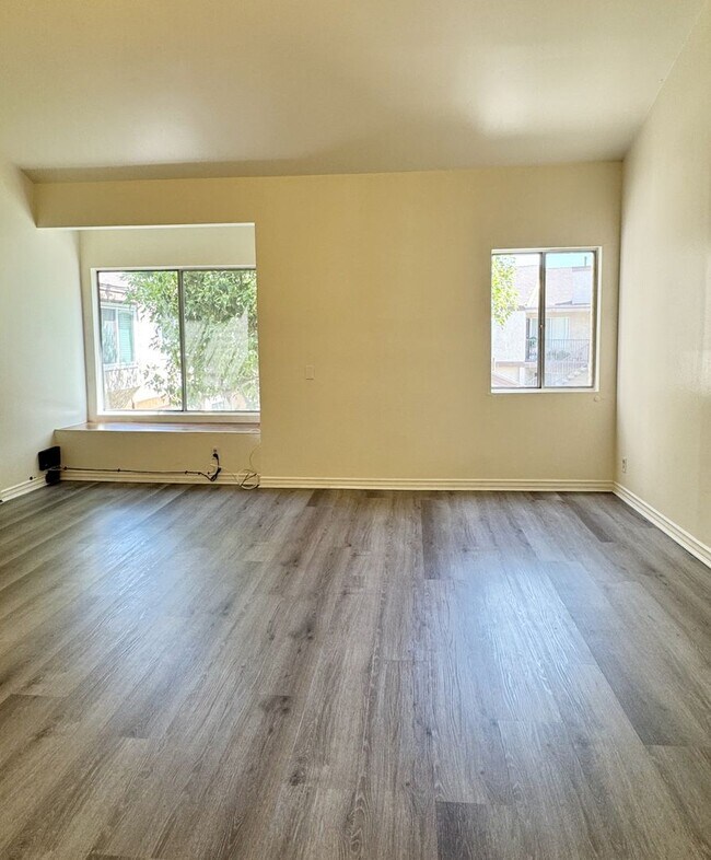 Building Photo - RENT SPECIAL!! $500 OFF SECOND MONTH RENT - Spacious 3 Bedroom 2 Bath Condo in Hawaiian Gardens