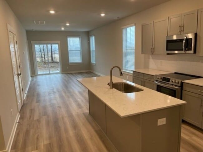 Building Photo - Stunning home in Spring Hill