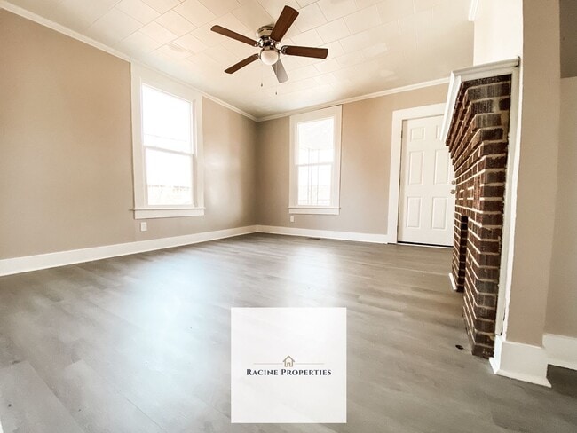 Building Photo - Charming Cottage Living in the Heart of Clinton