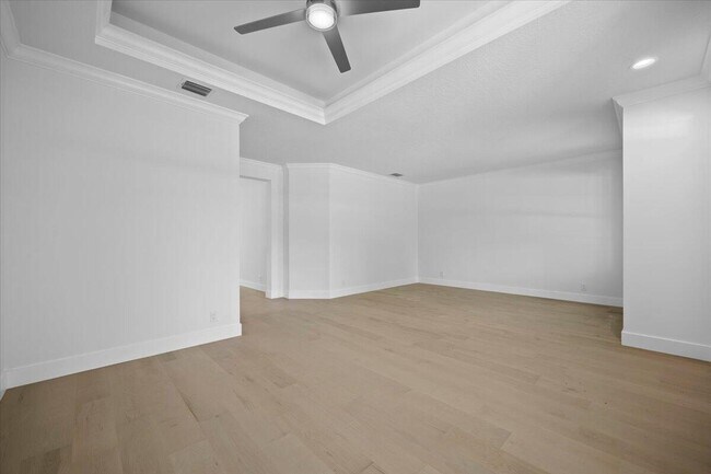 Building Photo - 204 Clocktower Dr