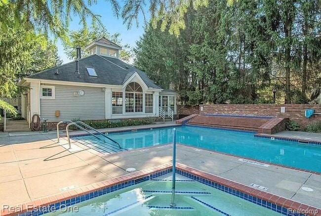 Building Photo - 1137 Fairways Blvd