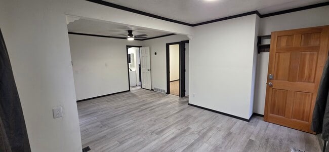 Building Photo - 221 Elm St